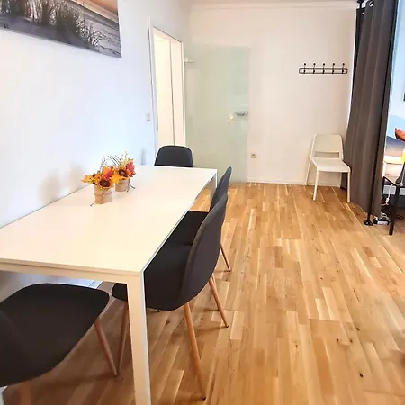 Apartamento Moderne Mit Balkon Und Anbindung