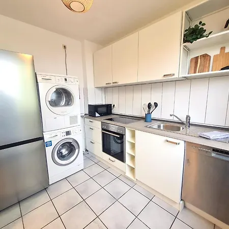 Moderne Mit Balkon Und Anbindung Apartment *